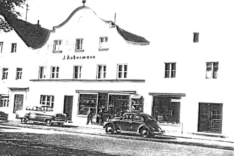 Ackermann- Geschäftshaus am Marktplatz 1955